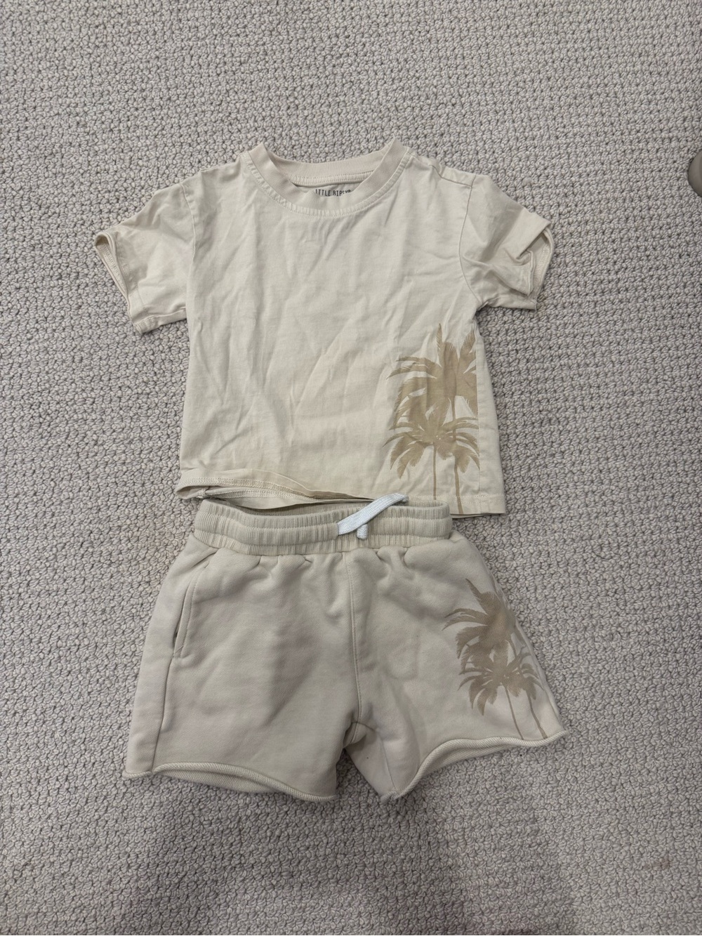Little Bipsy Resort Palm T-Shirt & Sweatshort 2-3T